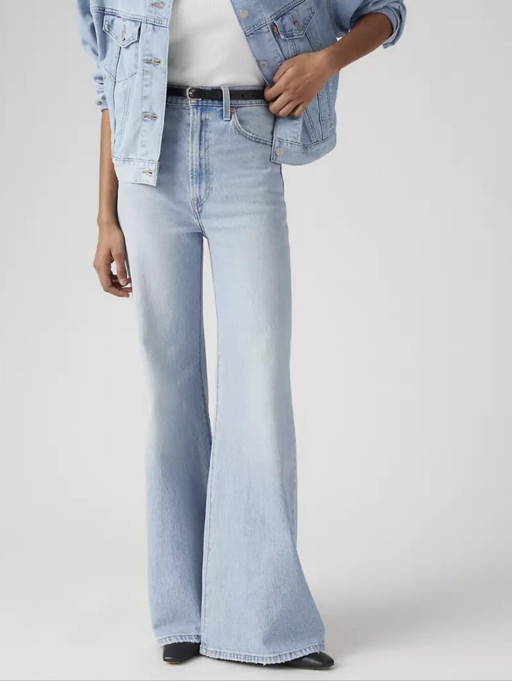 Levi's Ribcage Bells Sz 24x32 Light Wash - Picture 2 of 5